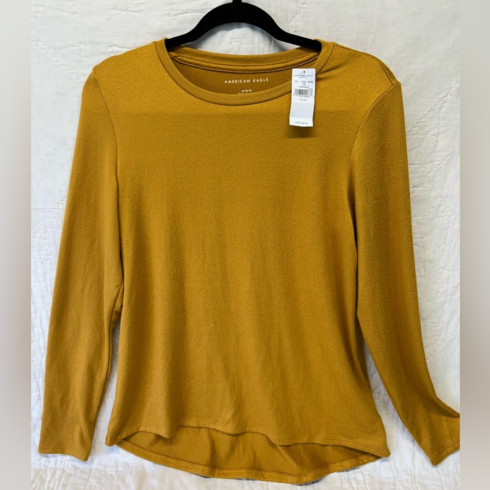 American Eagle - super soft long sleeved tee - NWT - Color: Mustard